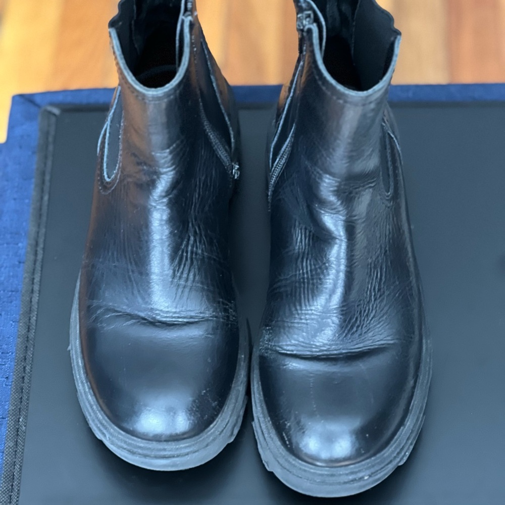 Sale Awesome House  of Harlow “genuine leather “ankle boots size 8.5 see pics